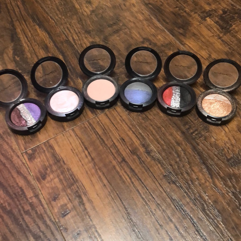 MAC Bundled eye shadow
